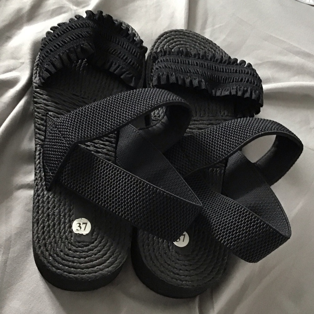 SHEIN Black Textured Women's Sandals